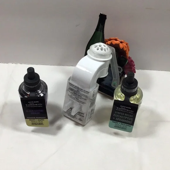 Bath & Body Works Wallflower Plug & (2) Wallflower Refills - Picture 2 of 7